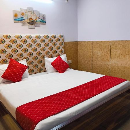 Hotel Metro Park Nuova Delhi Esterno foto