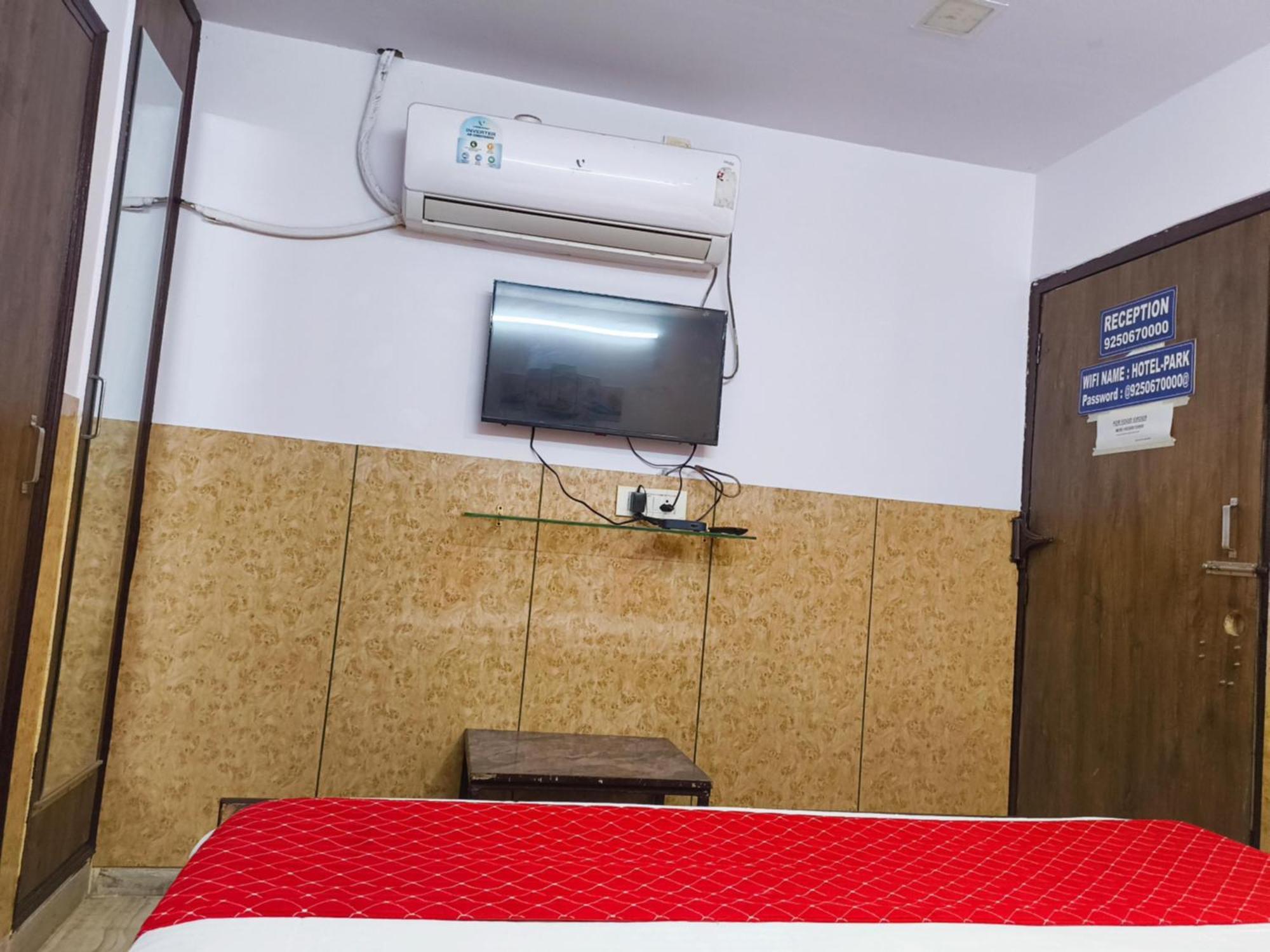 Hotel Metro Park Nuova Delhi Esterno foto