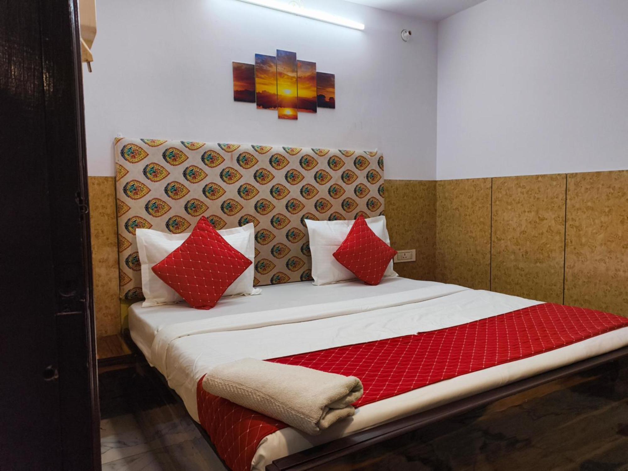 Hotel Metro Park Nuova Delhi Esterno foto