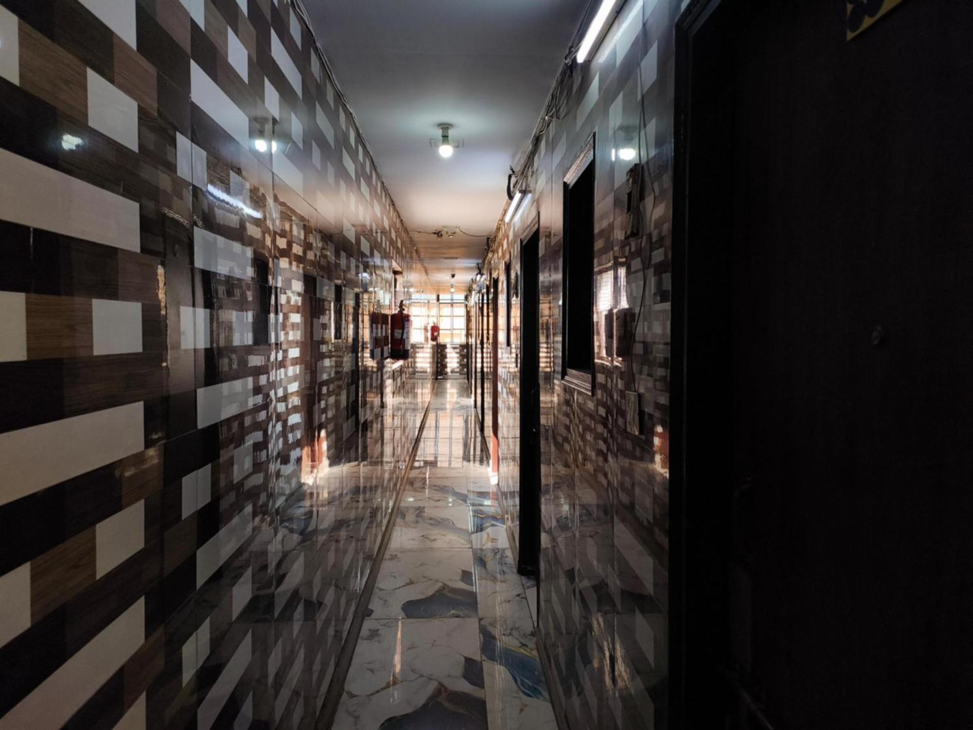 Hotel Metro Park Nuova Delhi Esterno foto